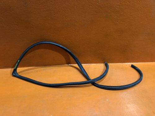 Уплотнитель двери передний правый MAZDA ATENZA GG3P|GGEP|GG3S|GGES|GY3W|GYEW GK2E-68-911