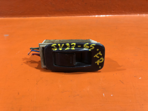 Кнопка стеклоподъемника задняя левая TOYOTA CAMRY PROMINENT VZV20 84810-32070