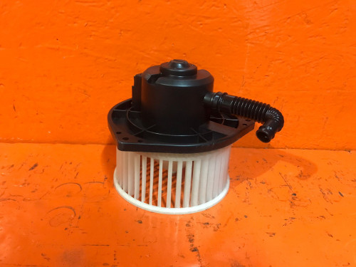 Моторчик печки NISSAN AVENIR/EXPERT W11 ST272200E005