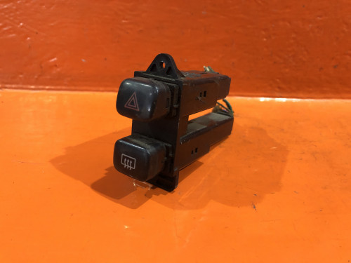 Кнопка аварийной сигнализации TOYOTA COROLLA *E10* 84332-12330