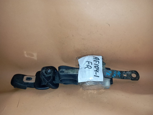 Ремень безопасности передний правый TOYOTA COROLLA *E10*