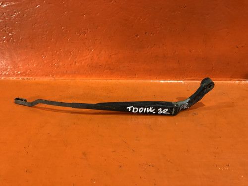 Поводок стеклоочистителя левый SUZUKI ESCUDO TA01/11/31/51/TD01/11/31/51/61 38310-56B20