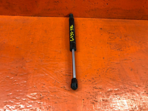 Амортизатор задней двери левый TOYOTA CRESTA *X9* 64530-29095