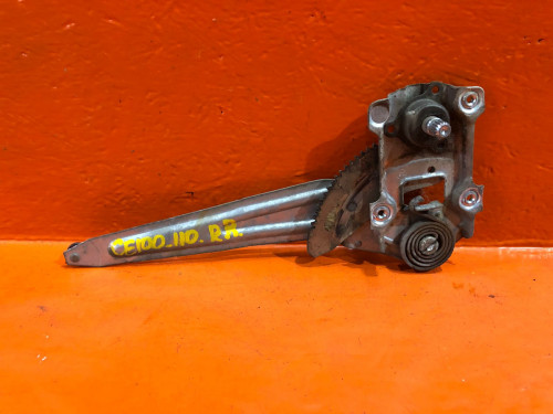 Стеклоподъемник задний правый TOYOTA SPRINTER *E10* 69830-12220