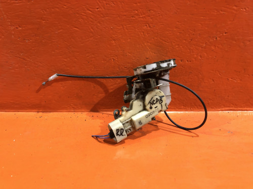 Замок двери задней правой TOYOTA PLATZ 69330-52150