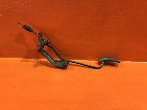 Педаль газа MITSUBISHI CHARIOT N3*/N4* MB539548