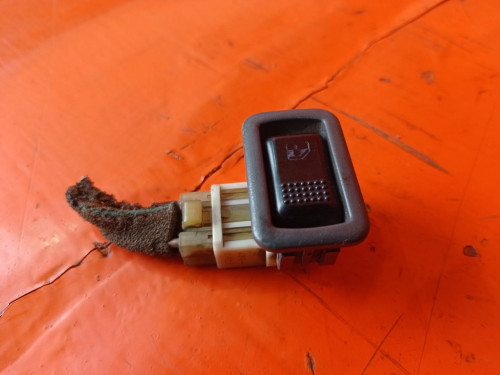 Кнопка стеклоподъемника задняя правая MITSUBISHI CHARIOT N3*/N4* MB788043