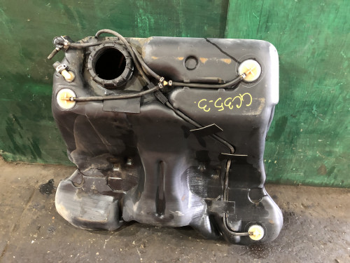 Бак топливный/бензобак NISSAN LAUREL *C35 17202-15U00