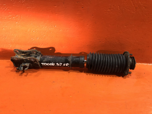 Стойка передняя правая SUZUKI ESCUDO TA01/11/31/51/TD01/11/31/51/61 4160156B10