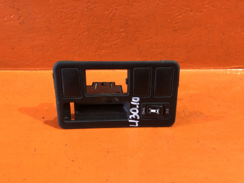 Кнопка NISSAN PRESAGE *U30 25989-5C000
