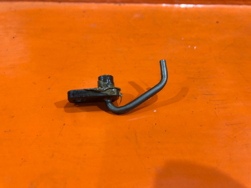 Форсунка масляная NISSAN BASSARA U30 11560AD200