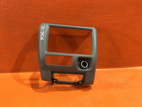 Рамка магнитофона NISSAN RNESSA 68262-5V000