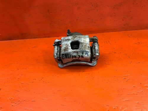 Суппорт тормозной передний правый NISSAN AVENIR W10 41001-71E02