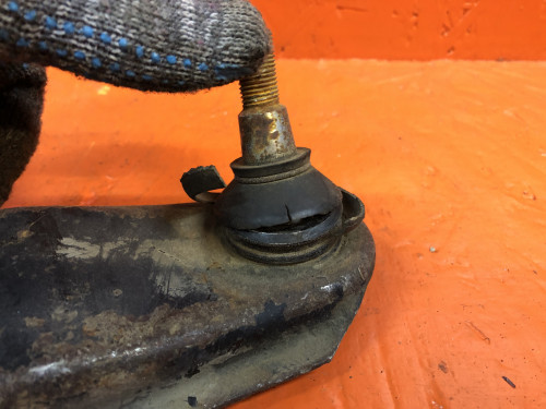 Рычаг передний левый MITSUBISHI CARISMA MR179479