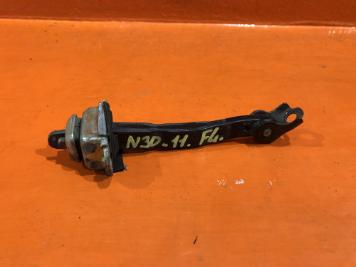 Ограничитель двери задней левой NISSAN RNESSA 824315V000