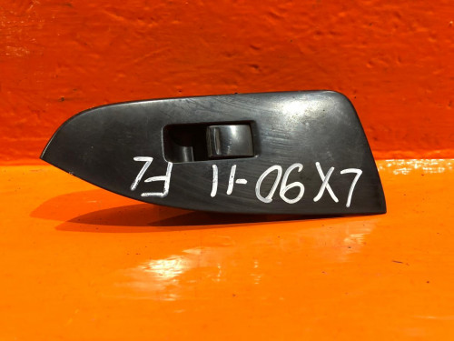 Кнопка стеклоподъемника передняя левая TOYOTA CHASER *X9* 84810-22110