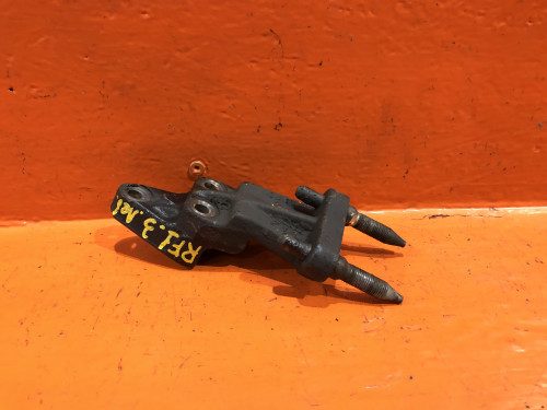 Крепление подушки двигателя левой HONDA STEPWGN RF1/2 11910-P3G-000
