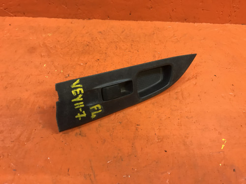 Кнопка стеклоподъемника передняя левая NISSAN AD Y11