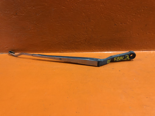 Поводок стеклоочистителя правый NISSAN PULSAR *N15 288810M000