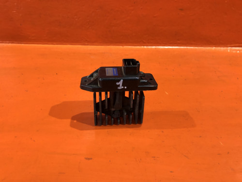Реостат печки MITSUBISHI CHARIOT N3*/N4* MB879941