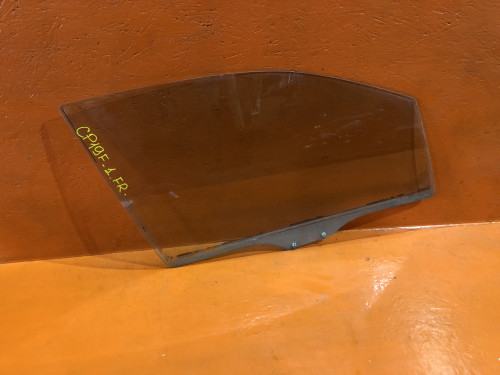 Стекло двери передней правой MAZDA PREMACY CP* CB0258511A