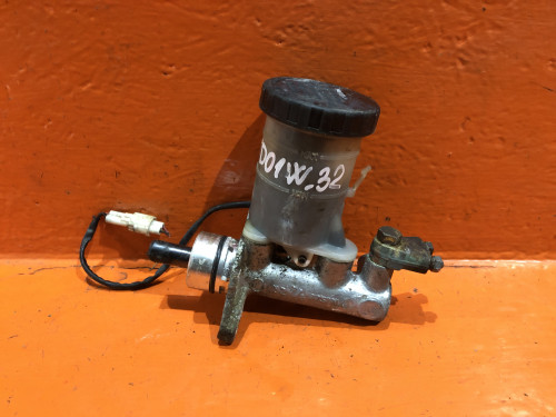 Главный тормозной цилиндр SUZUKI ESCUDO TA01/11/31/51/TD01/11/31/51/61 5110056B00