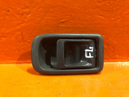 Ручка двери передней левой салонная TOYOTA DUET