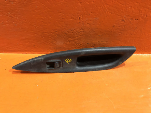 Кнопка стеклоподъемника передняя правая MAZDA 323 1998-2002 GE4T-66-370A