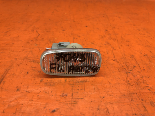 Повторитель в крыло TOYOTA ALLION *T24*