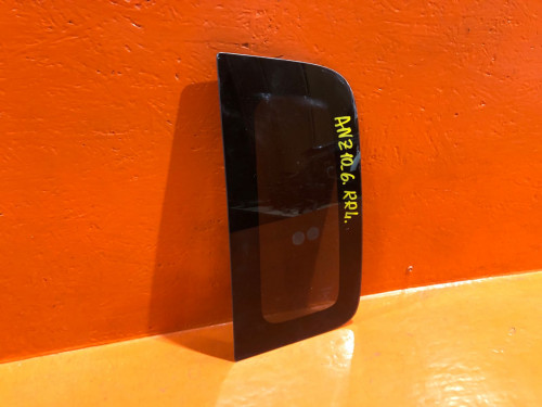 Стекло багажника левое NISSAN CUBE Z10 833012U015