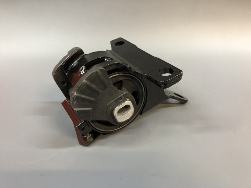 Подушка двигателя левая MAZDA 3 2013- 105743