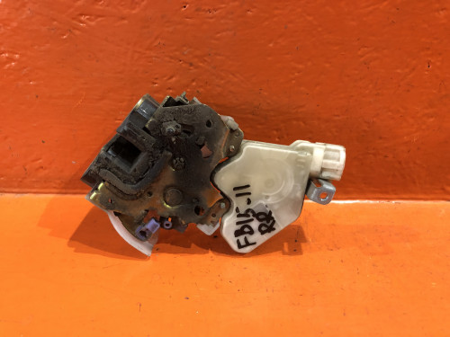 Замок двери задней правой NISSAN AD Y11 82502-AA210