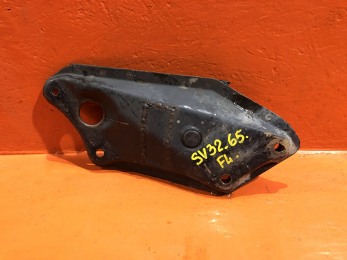 Крепление TOYOTA CAMRY SV30 57108-32030